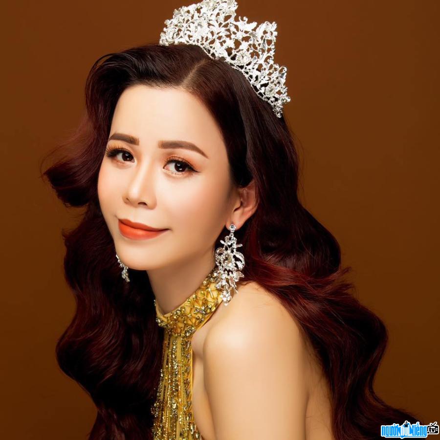 Hoa hậu Oanh Lê đăng quang cuộc thi Hoa hậu Quý bà Thế giới