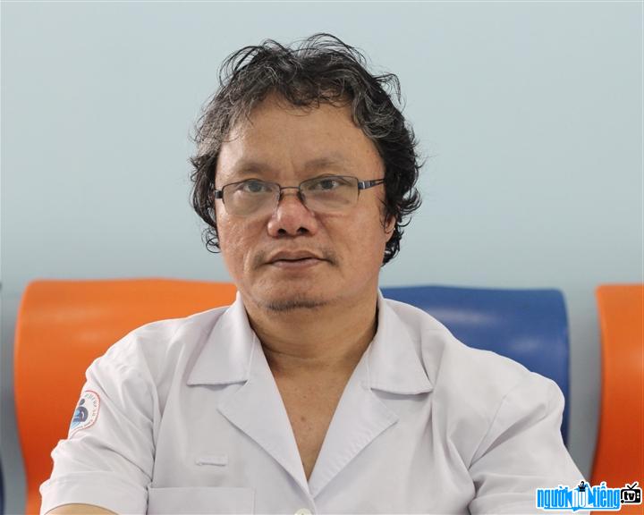 Bác sĩ Trương Hữu Khanh là thành viên Hội đồng đánh giá tiêm chủng quốc gia