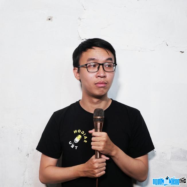 Chân dung Diễn viên hài độc thoại Uy Lê - Saigon Tếu