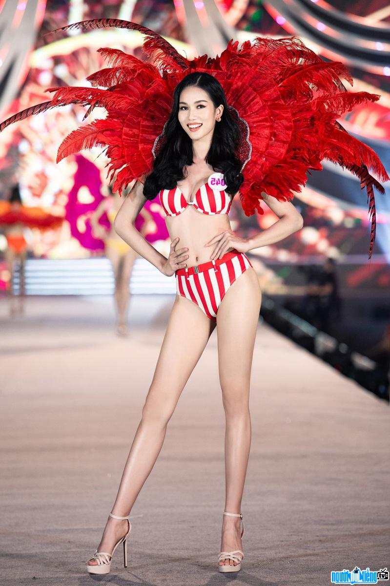 Hình ảnh Phạm Ngọc Phương Anh tự tin trong bộ Bikini