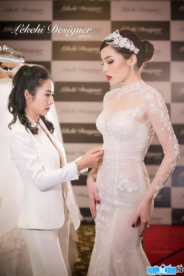 Nhà thiết kế thời trang Lek Chi và Hoa hậu Kỳ Duyên