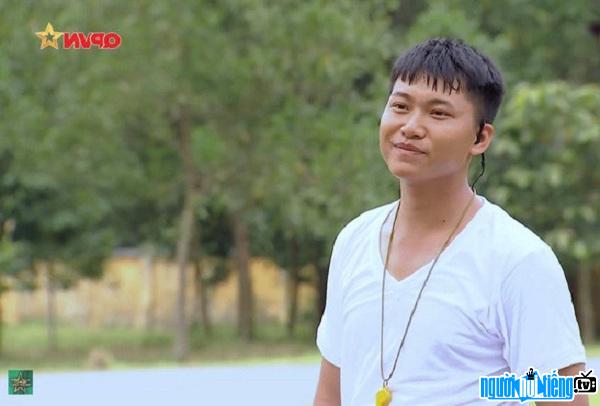  The smile that captivated female fans of soldier Nguyen Viet Long