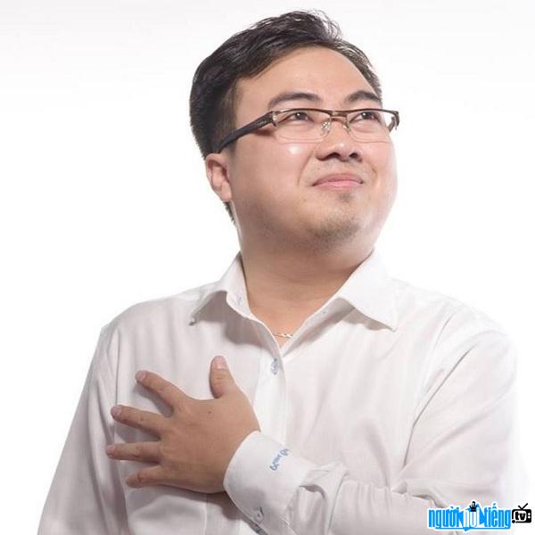 CEO Nguyễn Minh Ngoc là diễn giả nổi tiếng về kỹ năng mềm