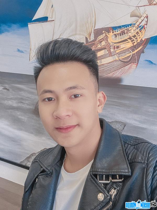  Actor Quoc Tuan has a handsome appearance