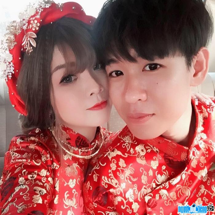  Tik Toker Phuong Min shows off happy wedding photos