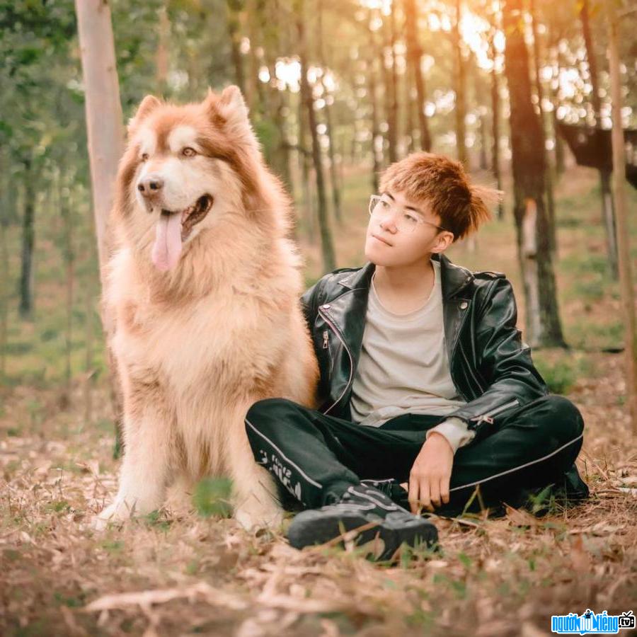  Youtuber Vu Van Duong's image with his pet