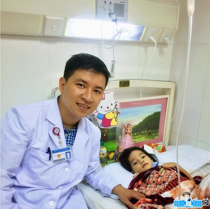Bác sĩ Nguyên Thanh Sang dành tình yêu đặc biệt cho bệnh nhi
