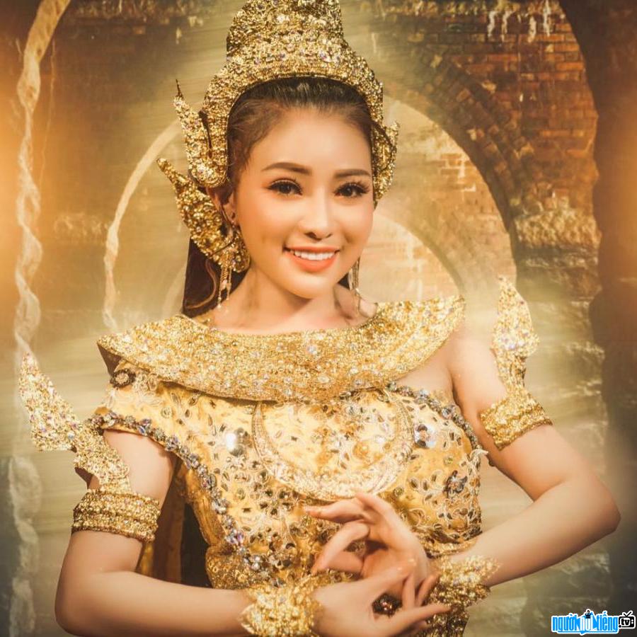  The image of Nha Thi playing her role in the show