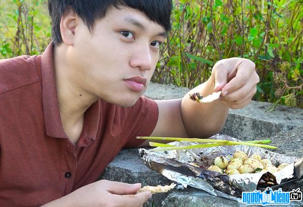  Youtuber Vuong Son Lam is famous for many million-view videos