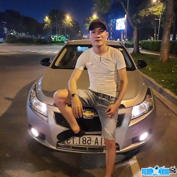  Youtuber Dung AK is becoming more and more famous and successful