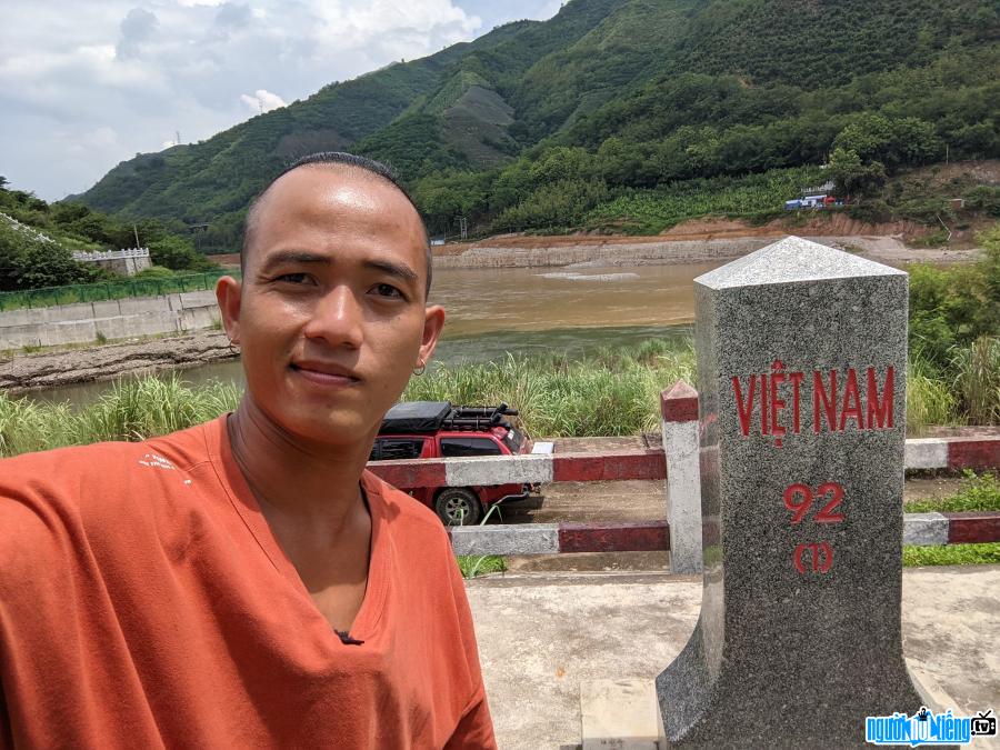 Youtuber Tùng Nếm đi khắp 63 tỉnh thành của Việt Nam
