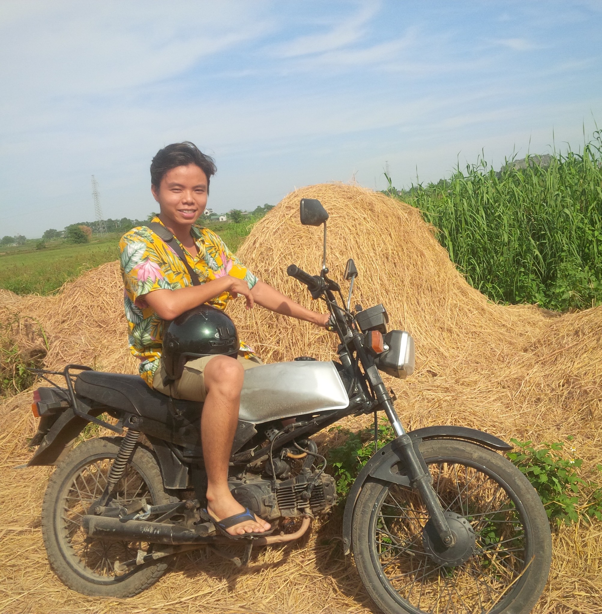 Travel blogger Tran Viet Anh used to ride a motorbike across Vietnam