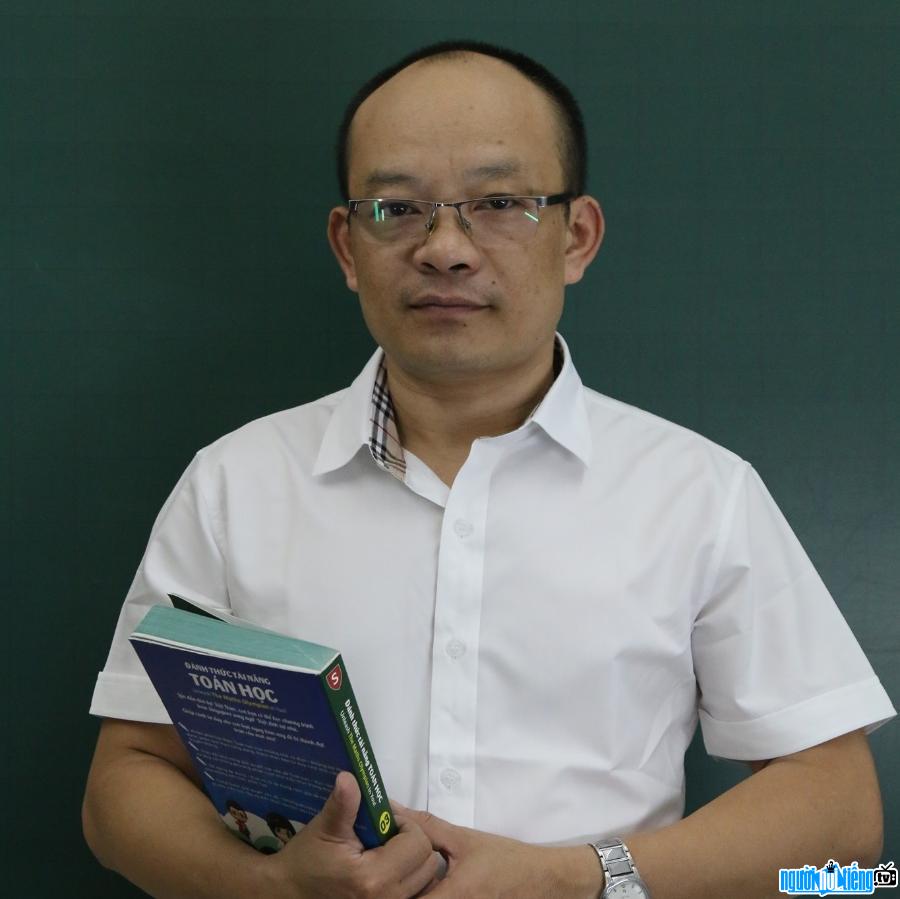  Teacher Dang Chi Kien transmits his passion for Mathematics to many generations of students