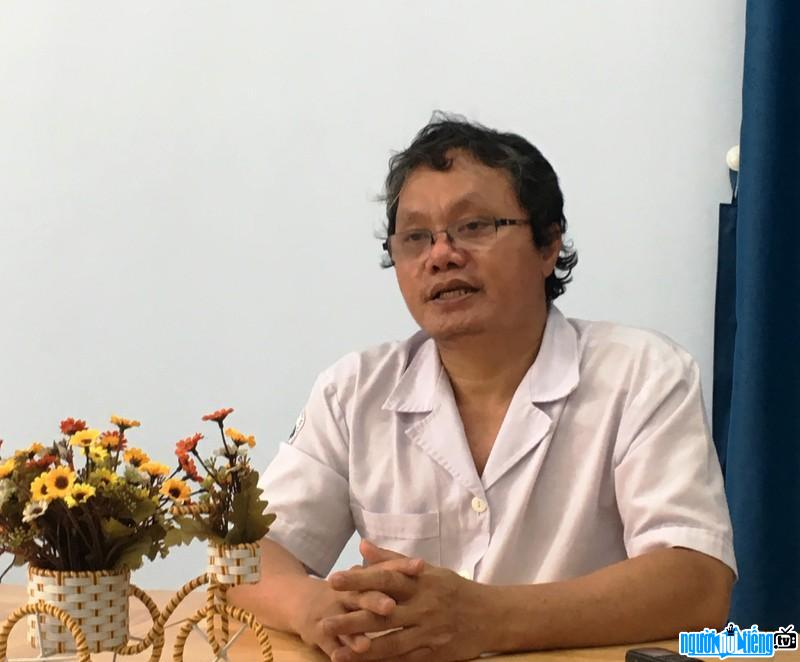 Bác sĩ Trương Hữu Khanh là chuyên gia hàng đầu về bệnh truyền nhiễm tại Việt Nam