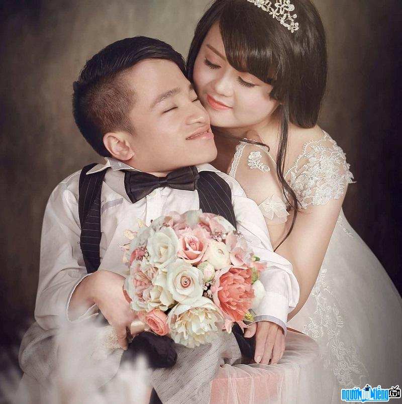 The fairy tale love story of the network phenomenon Tran Van Ha ends with a beautiful dreamy wedding