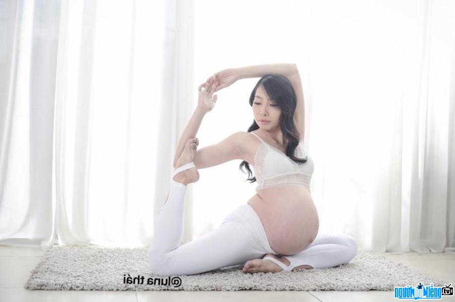 Trần Lan Anh luôn say mê tập Yoga ngay cả khi mang bầu