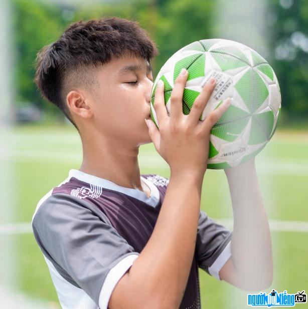  YouTuber Duy Trung won the first prize of the Football Talent Kids competition