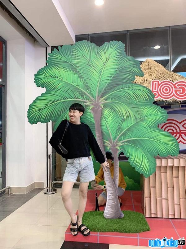 Tik Toker Huynh Dat has a slim body.