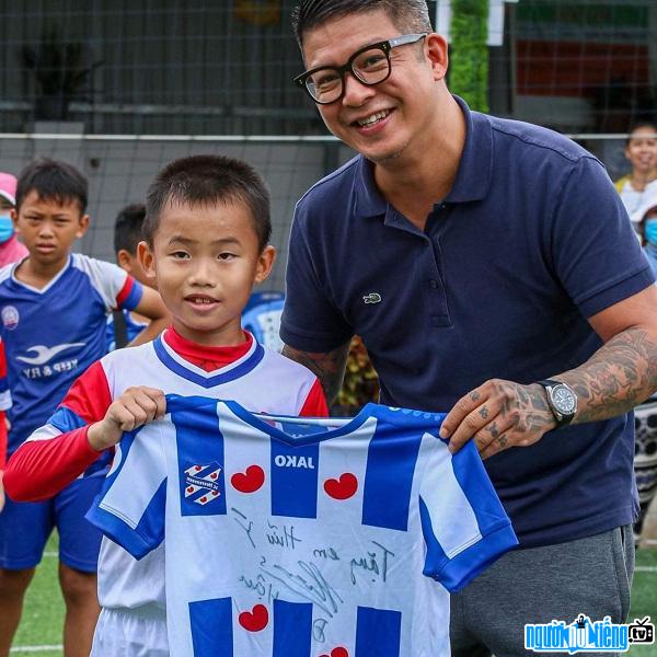  CEO Nguyen Dac Van strives for the generation of young players
