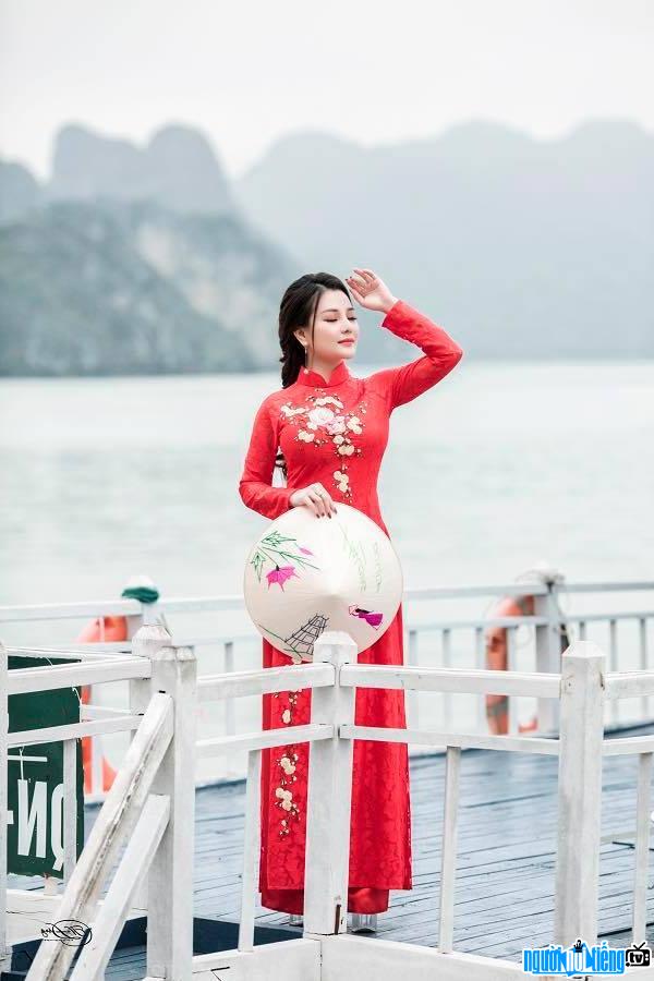  Picture of charming Ngoc Anh in a long dress