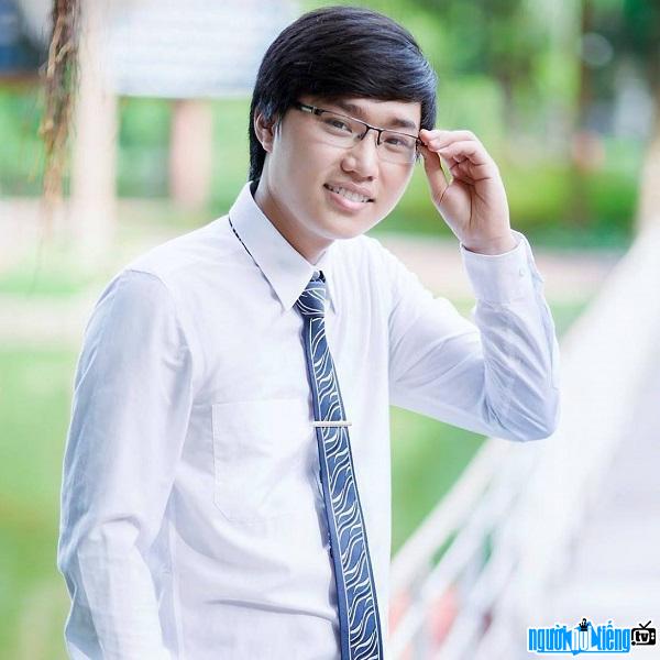  Teacher Pham Van Tung has many years of experience in preparing for university exams