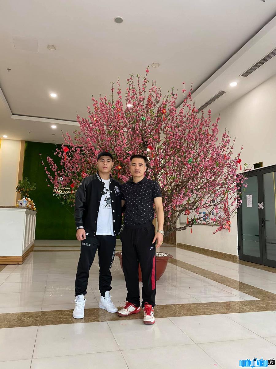  Image of player Hoang Anh and his father