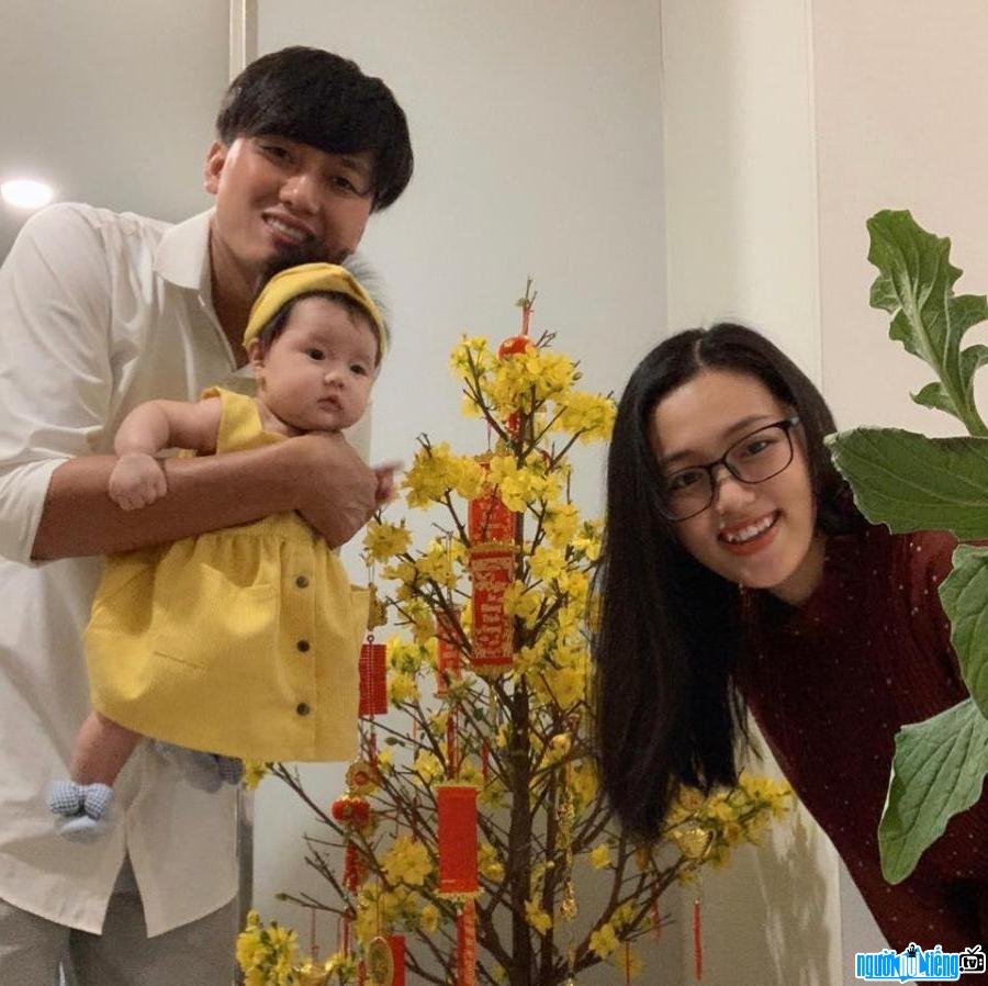 Hình ảnh gia đình hạnh phúc của Hân Hồ cùng với Quách Ngọc Tuyên