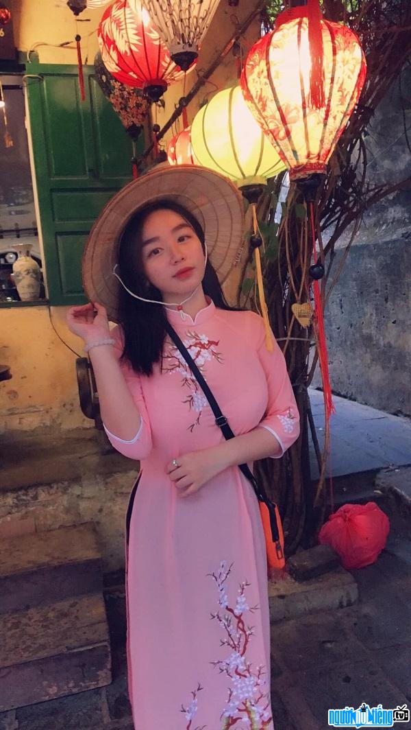 Hot girl Trần Minh Thiên Di đẹp dịu dàng với áo dài truyền thống