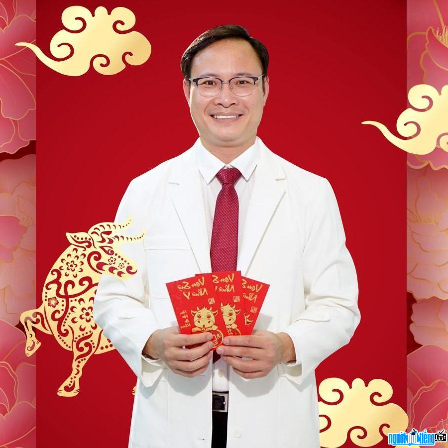 Bác sĩ Nguyễn Hữu Hoạt rạng rỡ đón xuân