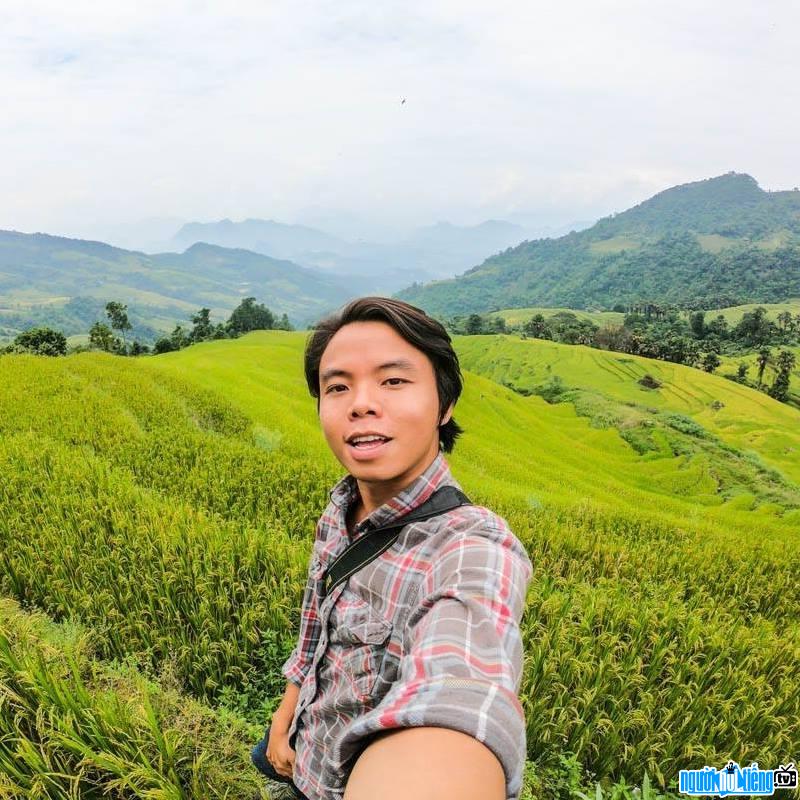 Travel blogger Tran Viet Anh founded Dulichbui24