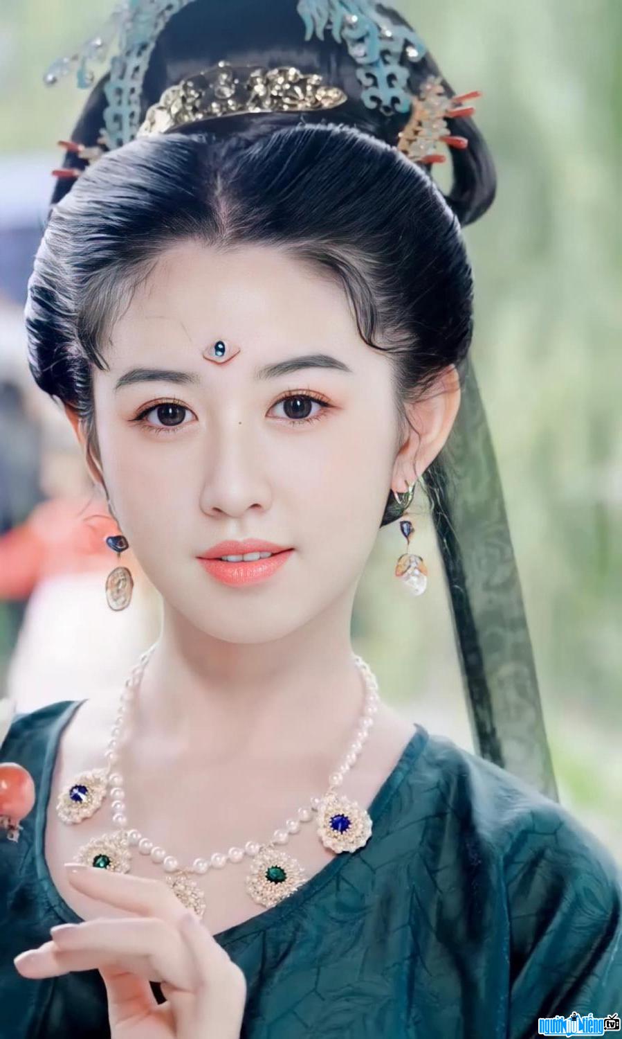  Creates a historical figure of actress Quyen Qui