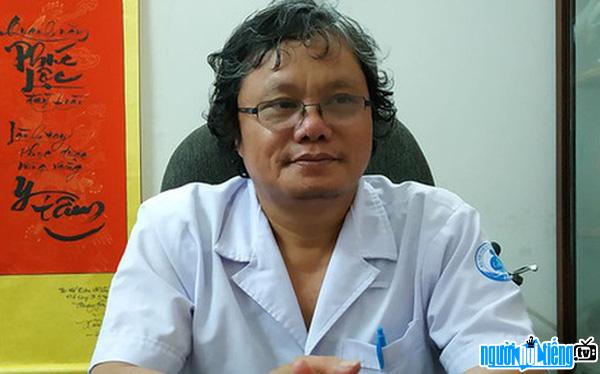 Bác sĩ Trương Hữu Khanh là thầy thuốc tận tâm với nghề