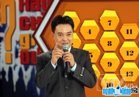 Hình ảnh MC Lưu Minh Vũ trong chương trình Hãy Chọ Giá Đúng