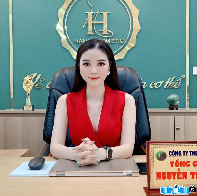 Hình ảnh cô nàng CEO xinh đẹp và tài năng