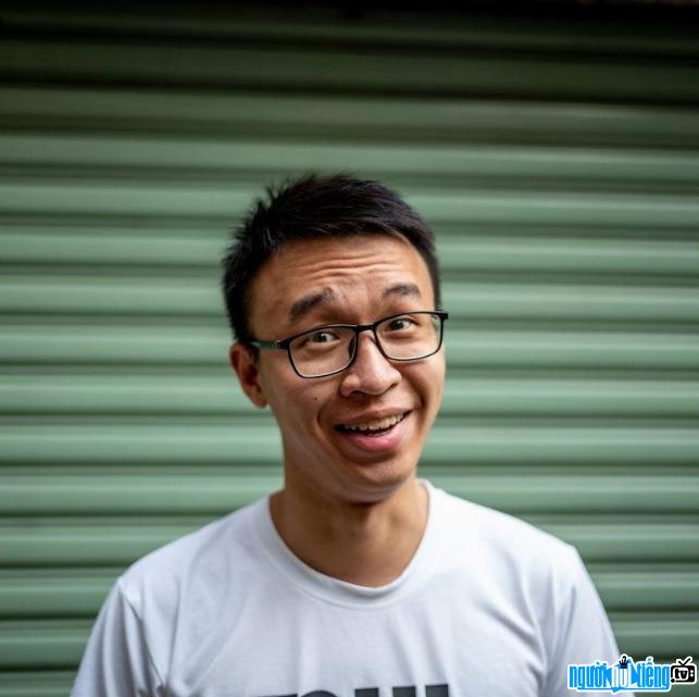 Diễn viên hài độc thoại Uy Lê - Saigon Tếu không ngại chia sẻ những hình ảnh hài hước