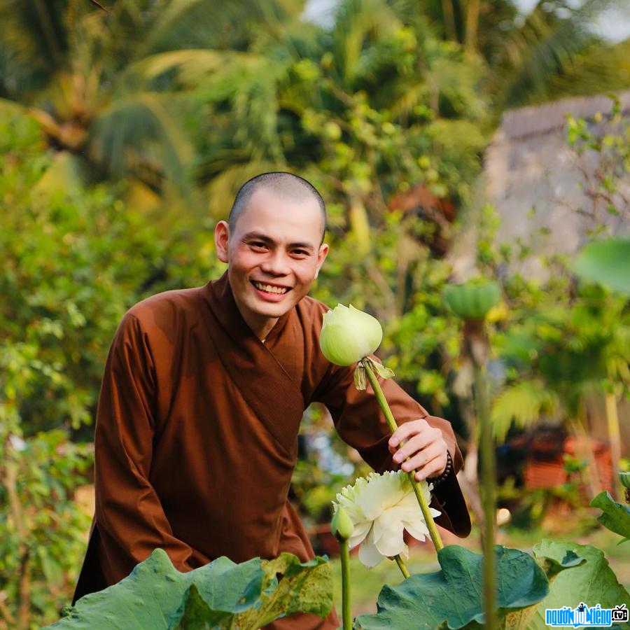  Monk Thich Khai Thanh receives the respect and love of many Buddhists
