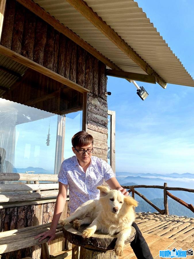  Khoi Minh Vu with his dog