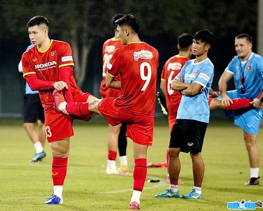  Lieu Quang Vinh practicing hard with his teammates
