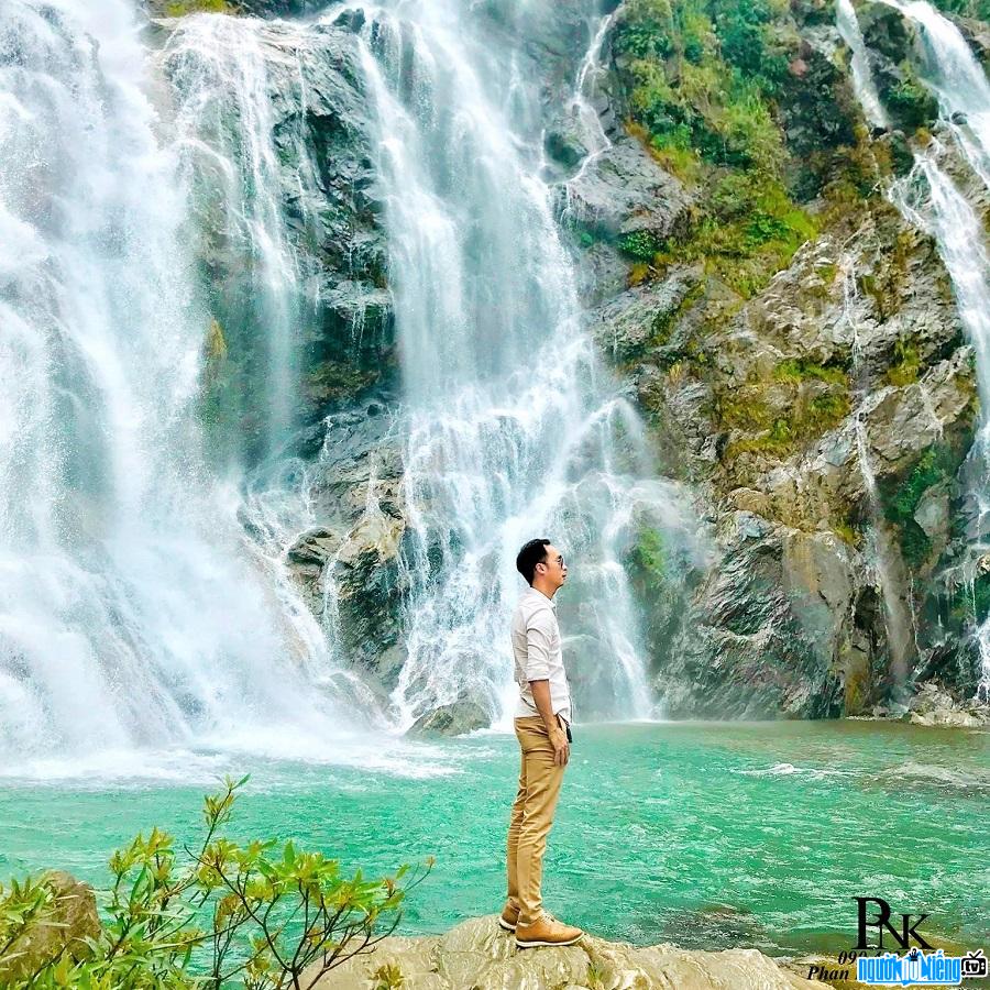 Follow travel blogger Phan Nguyen Khiem to admire many beautiful scenes of Vietnam