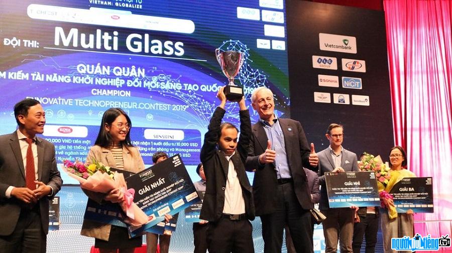 CEO Lê Hoàng Anh nhận giải thưởng lớn trong cuộc thi Tìm kiếm tài năng khởi nghiệp