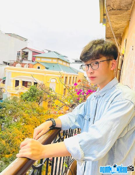 Cận cảnh gương mặt điển trai của Nguyễn Trần Việt Anh