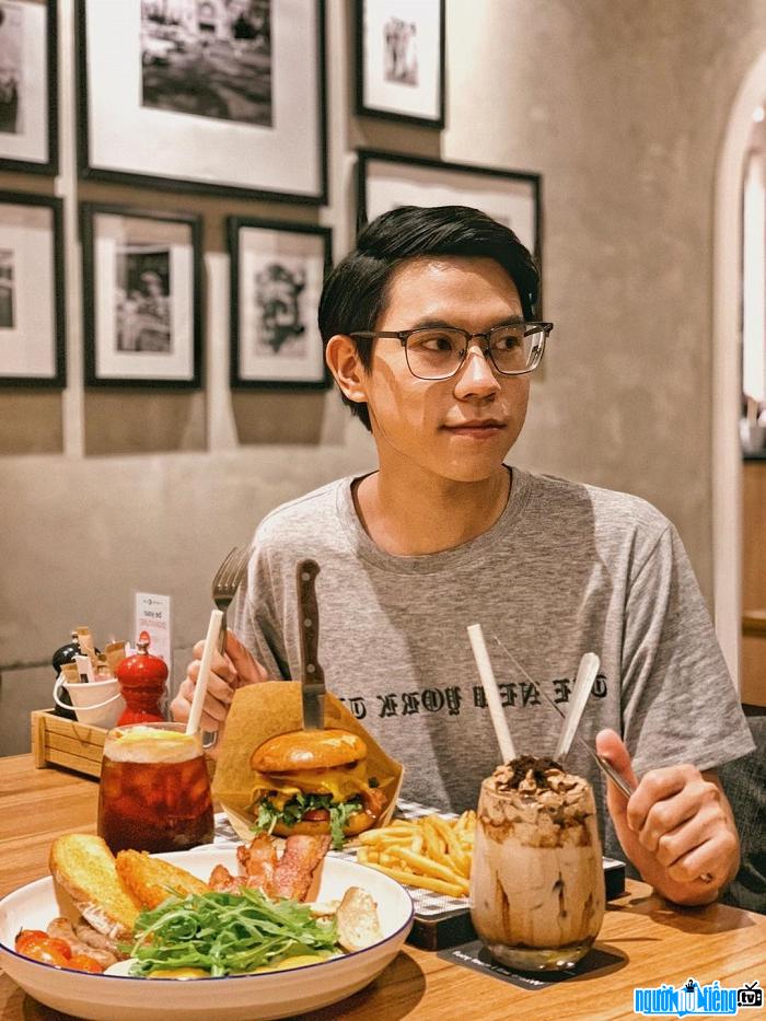 Blogger Sơn Isn’t Blogging review ẩm thực