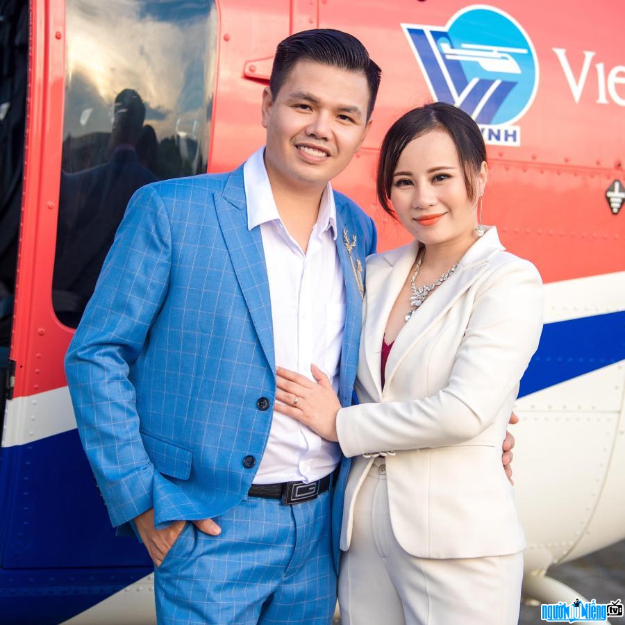  beautiful CEO Nguyen To Uyen with her husband