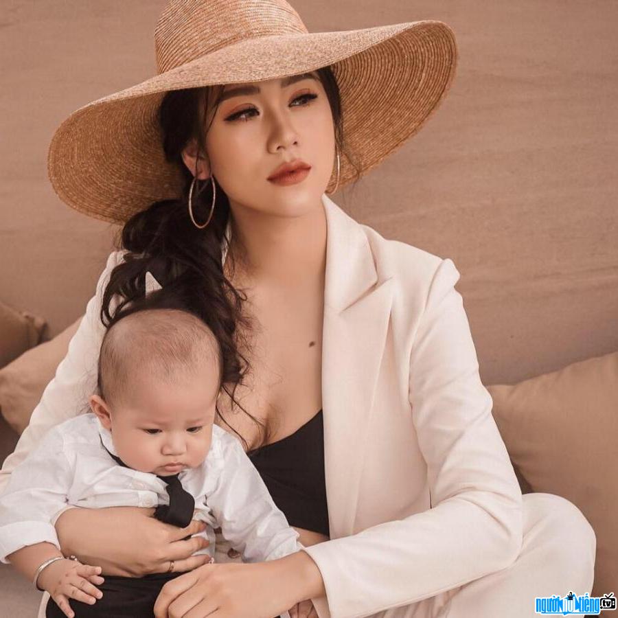  Entrepreneur Vu Dieu Thuy is a famous hot mom on social networks