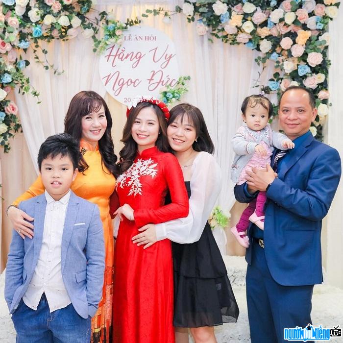 A happy family of actress Nguyet Hang