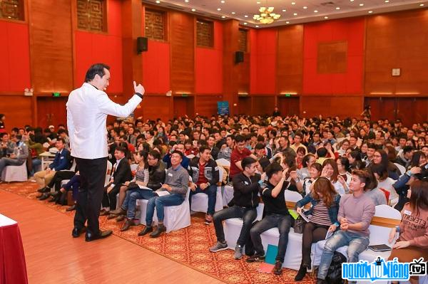  CEO Nguyen Manh Ha becomes a famous speaker