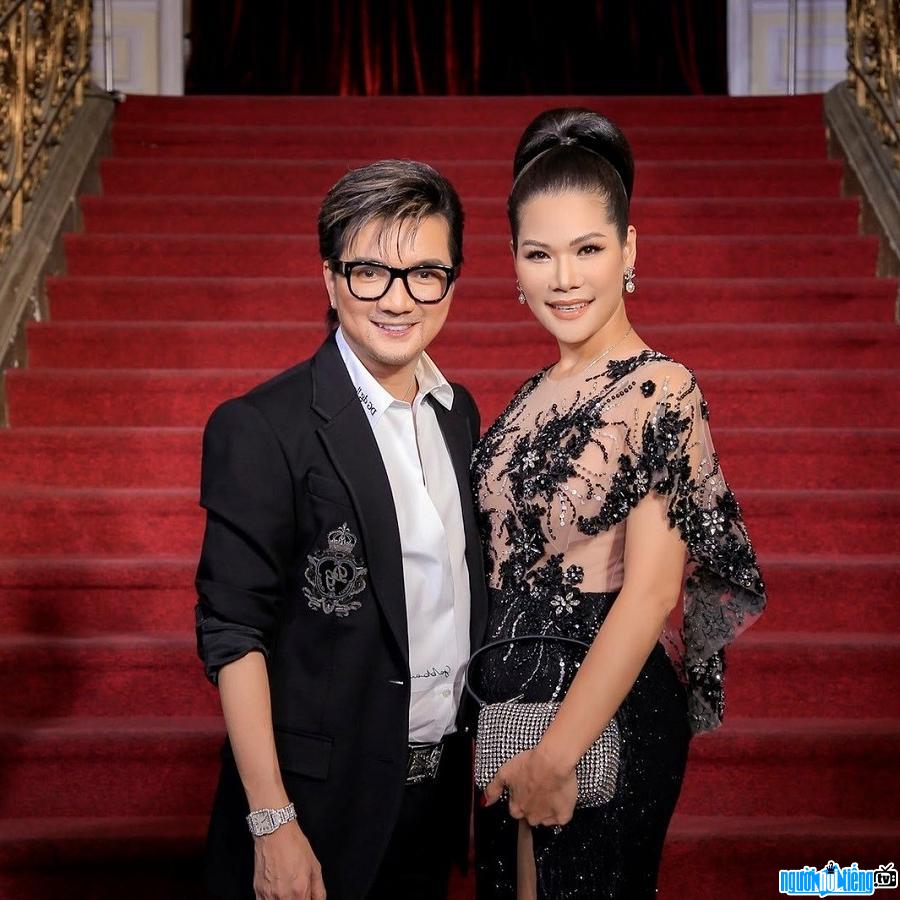  Entrepreneur Huong Hoang has a close relationship with the singer. Dam Vinh Hung