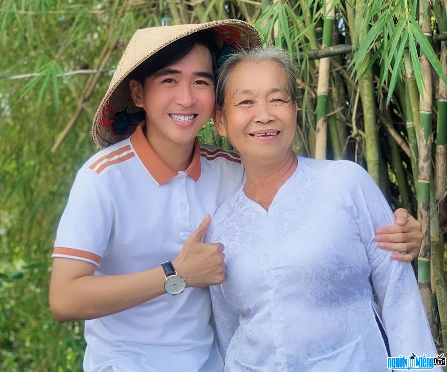 MC Nguyễn Thanh Nhí và bà nội