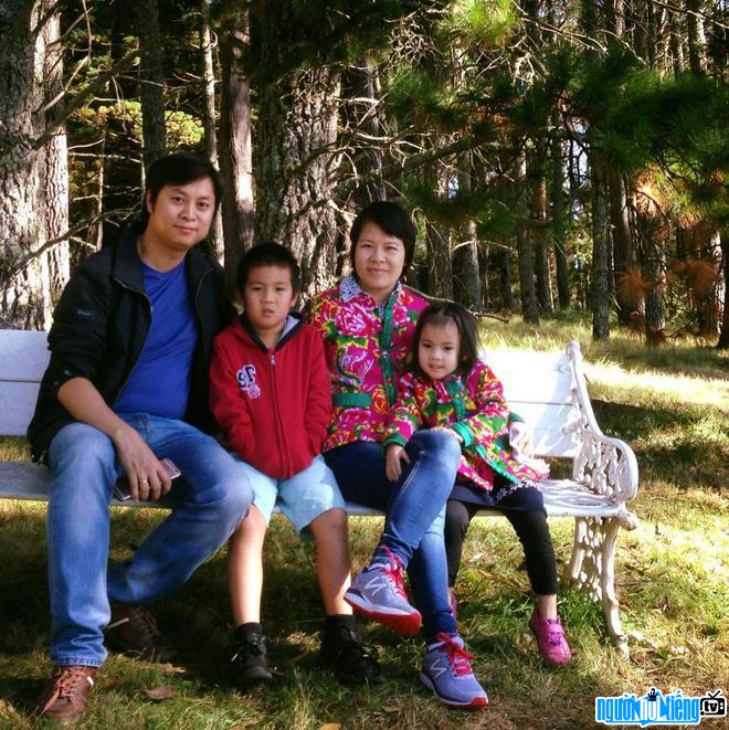 Hình ảnh gia đình hạnh phúc của Nguyễn Thành Vinh