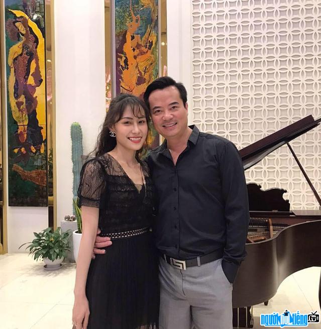 Diễn viên Phan Anh hiện đang lấn sân sang lĩnh vực kinh doanh và luôn có vợ là hậu phương vững chắc